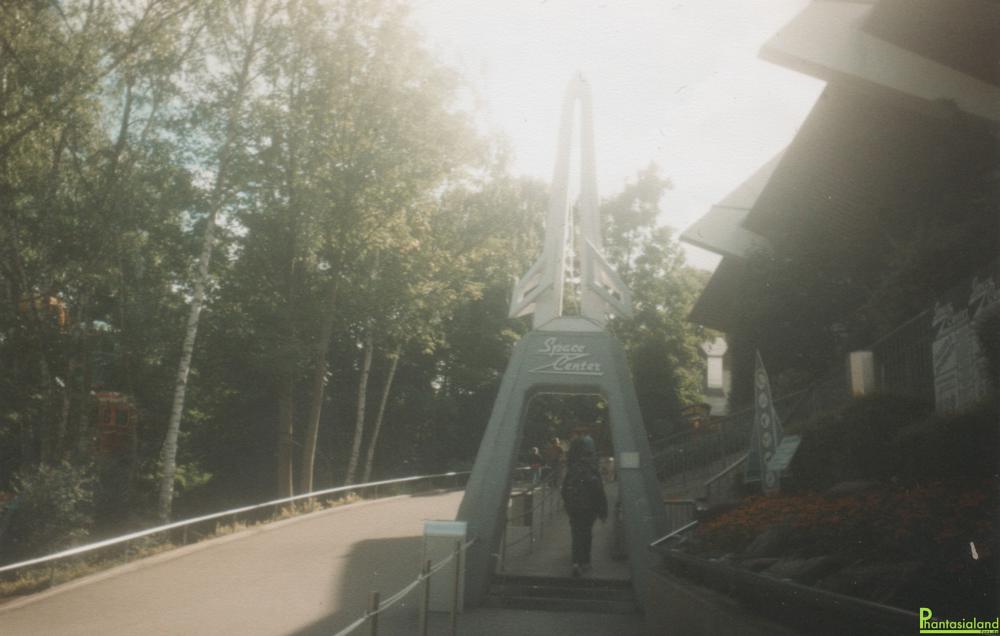 Space_Center4.thumb.jpg.16b35e7665bf3f0e