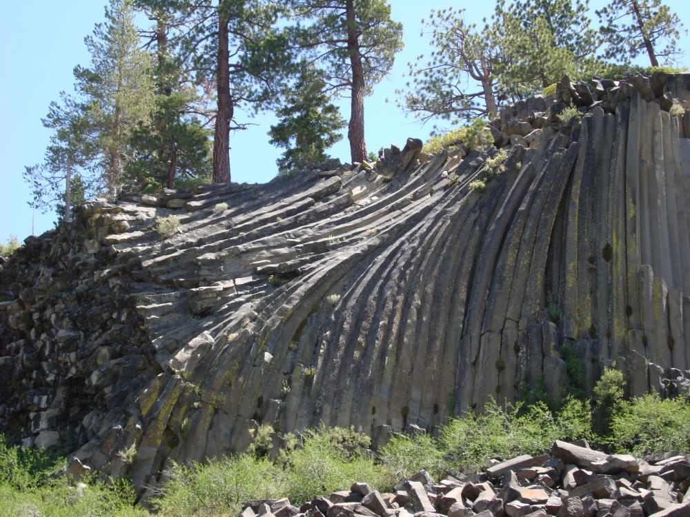 Columnar_Basalt_Devil's_Postpile_California.JPG