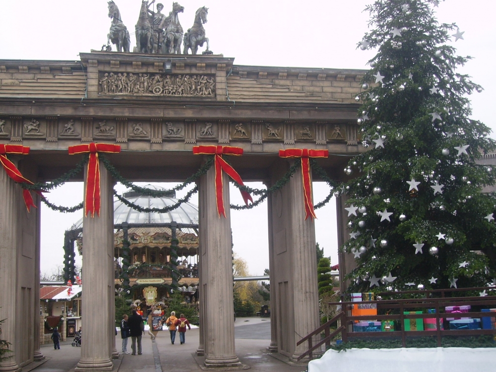 Brandenburger Tor Wintertraum 2008.jpg
