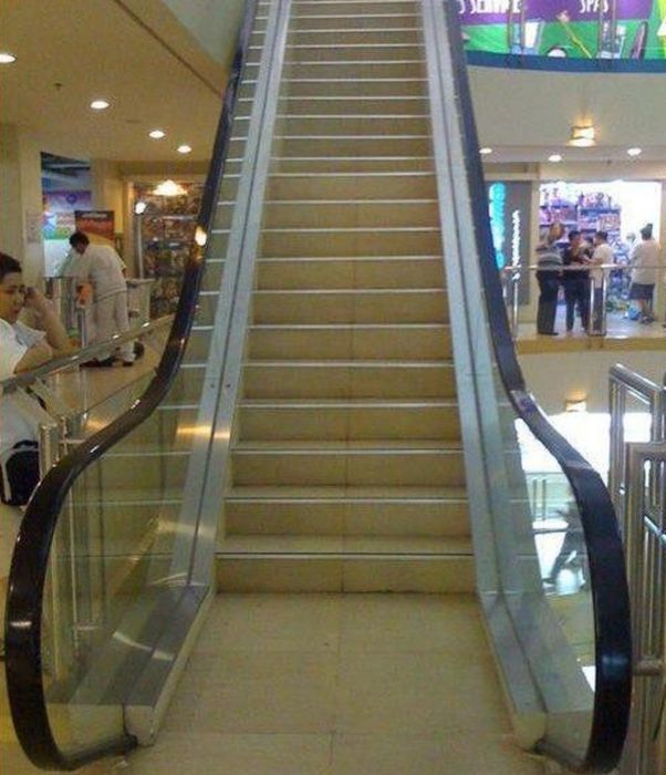rolltreppe.jpg.e3a87123bbfd560535e5c72a33f3fd4f.jpg