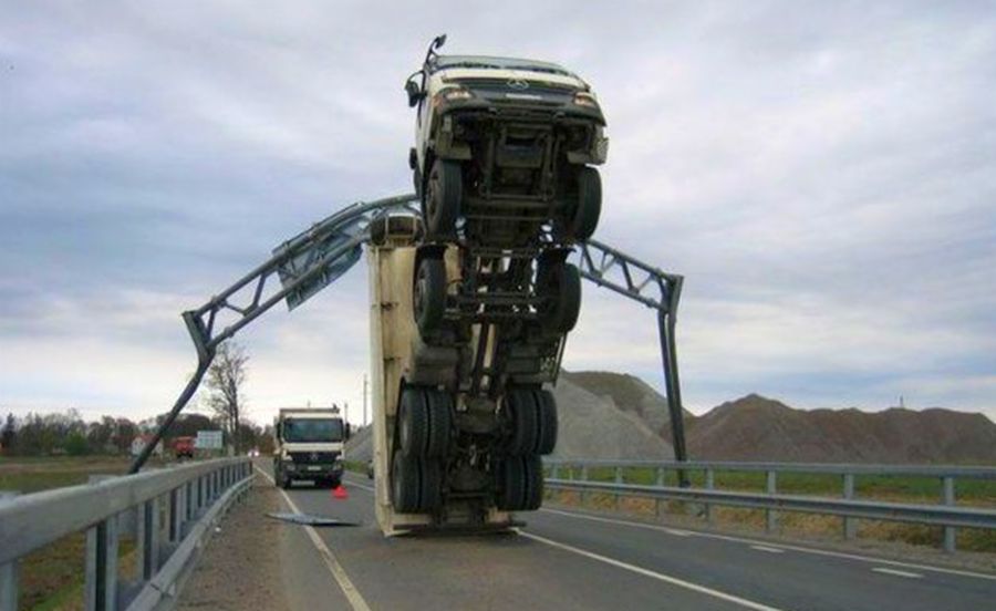 unfall1.jpg.2c85e65a30105f6e9d3ecfe73a2cc317.jpg