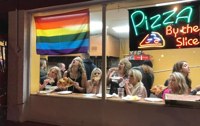 Pizza.thumb.jpg.a63a15e79d952ebca0009d3b31f0611c.jpg