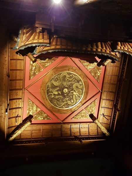 Eingangshalle - Decke.jpg