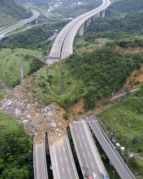 Autobahn.thumb.jpg.d0b5cbdde73a549f0917c8dd284e3b15.jpg