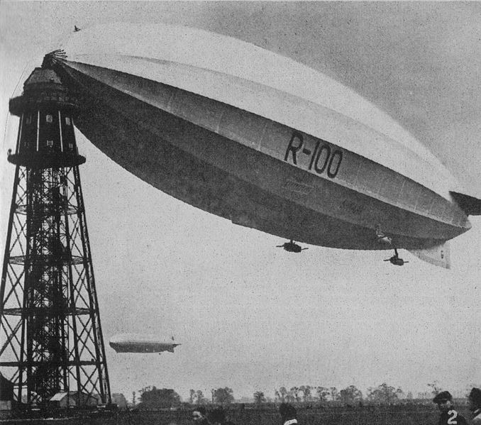 1936710253_678px-R100_moored_at_Cardington_(Our_Generation_1938).jpg.1027b4fc701d76bc69a71c78d7e6a14b.jpg
